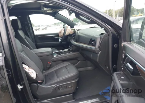 2025 Chevrolet Suburban 4Wd Lt z USA, uszkodzony, nr VIN 1GNS6CRD8SR206736